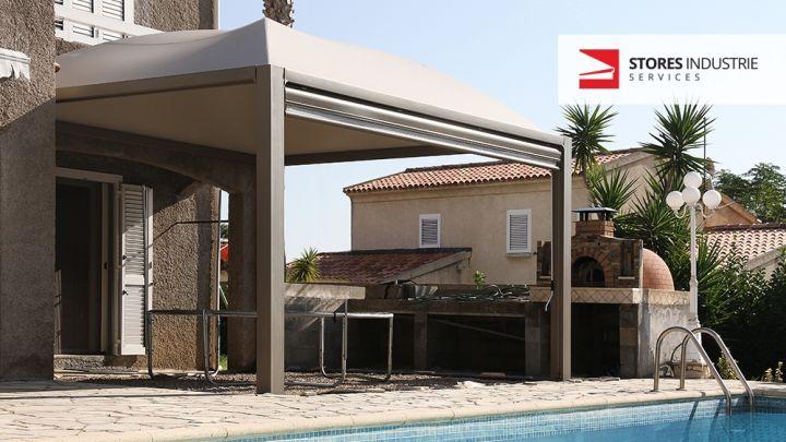 abri toit terrasse bache beige bord piscine