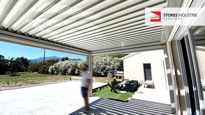 pergola bioclimatique blanc installation amenagement jardin terrasse