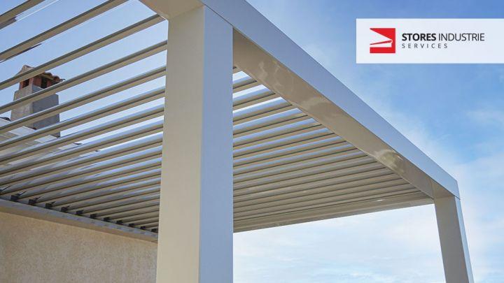 pergola bioclimatique gris clair  lames orientables