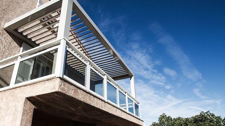 pergola bioclimatique lame sur terrasse en corse