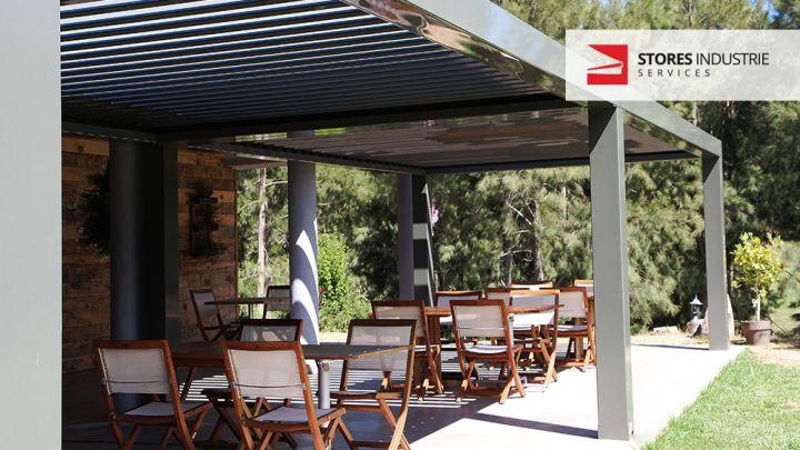 terrasse restaurant couvert par pergola bioclimatique