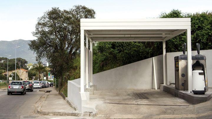 pergola isolee blanche station de lavage