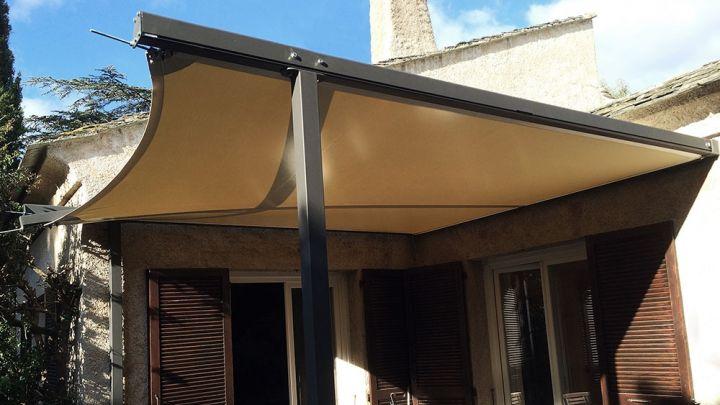 voile ombrage sur armature marron bache beige